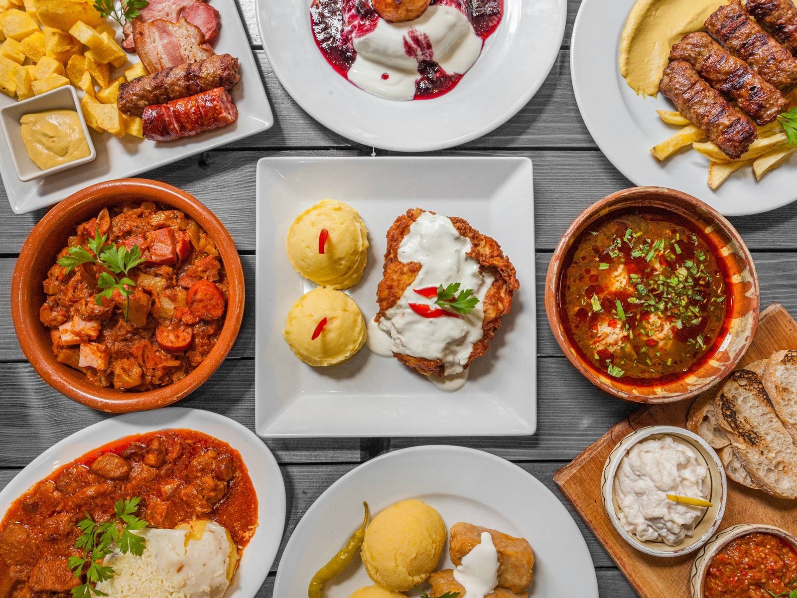 Ciorbă, mici, mămăligă, papanași · Restaurant Transilvania